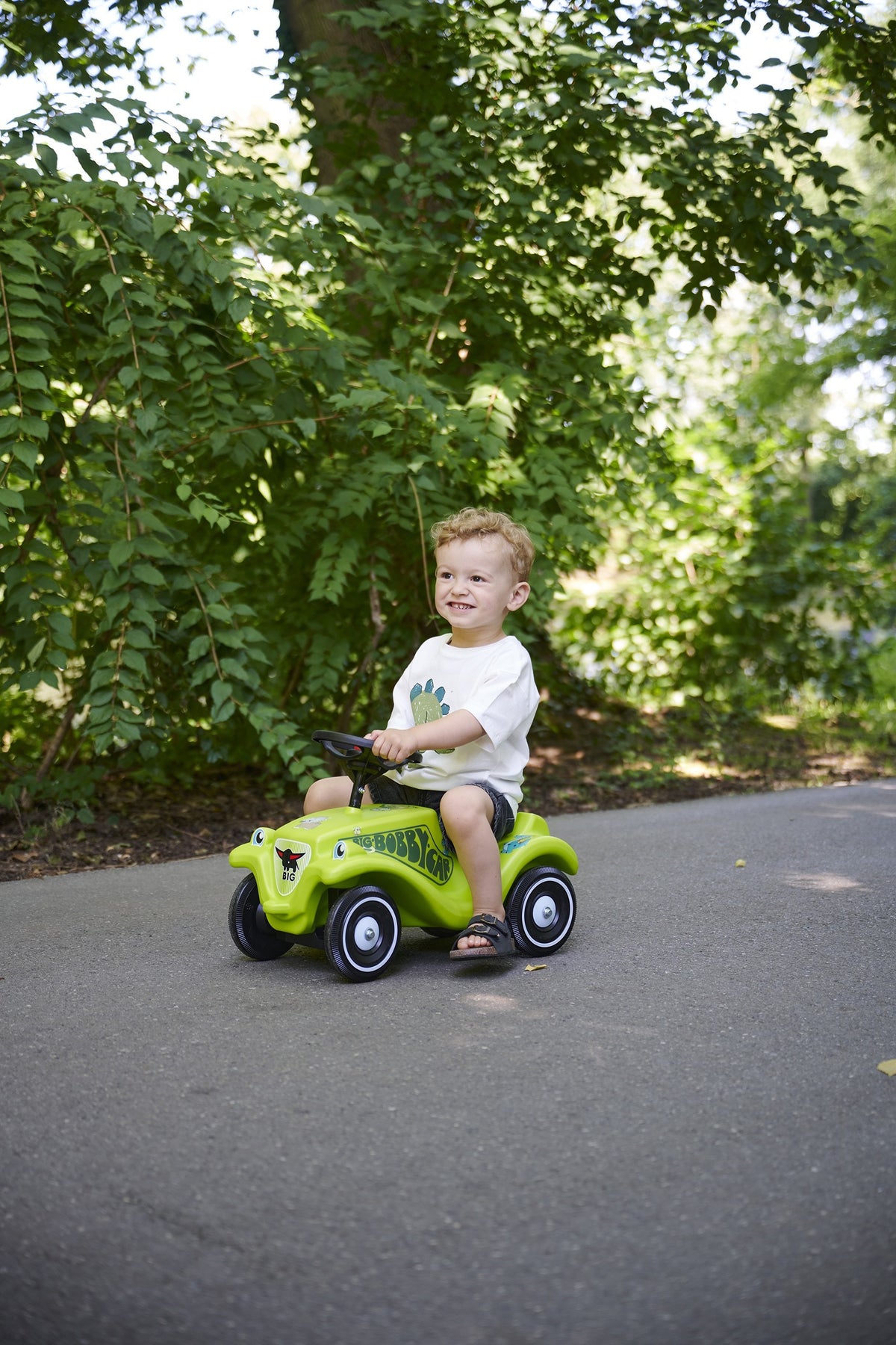 Big Ride-on Dinosaur Bobby Car Classic