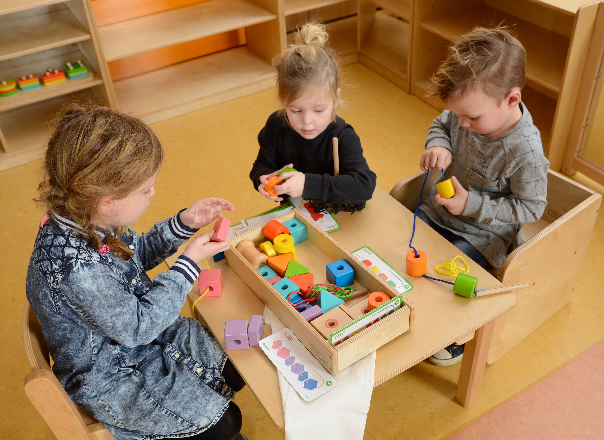 Голям дървен конец за дантела Монтесори Masterkidz