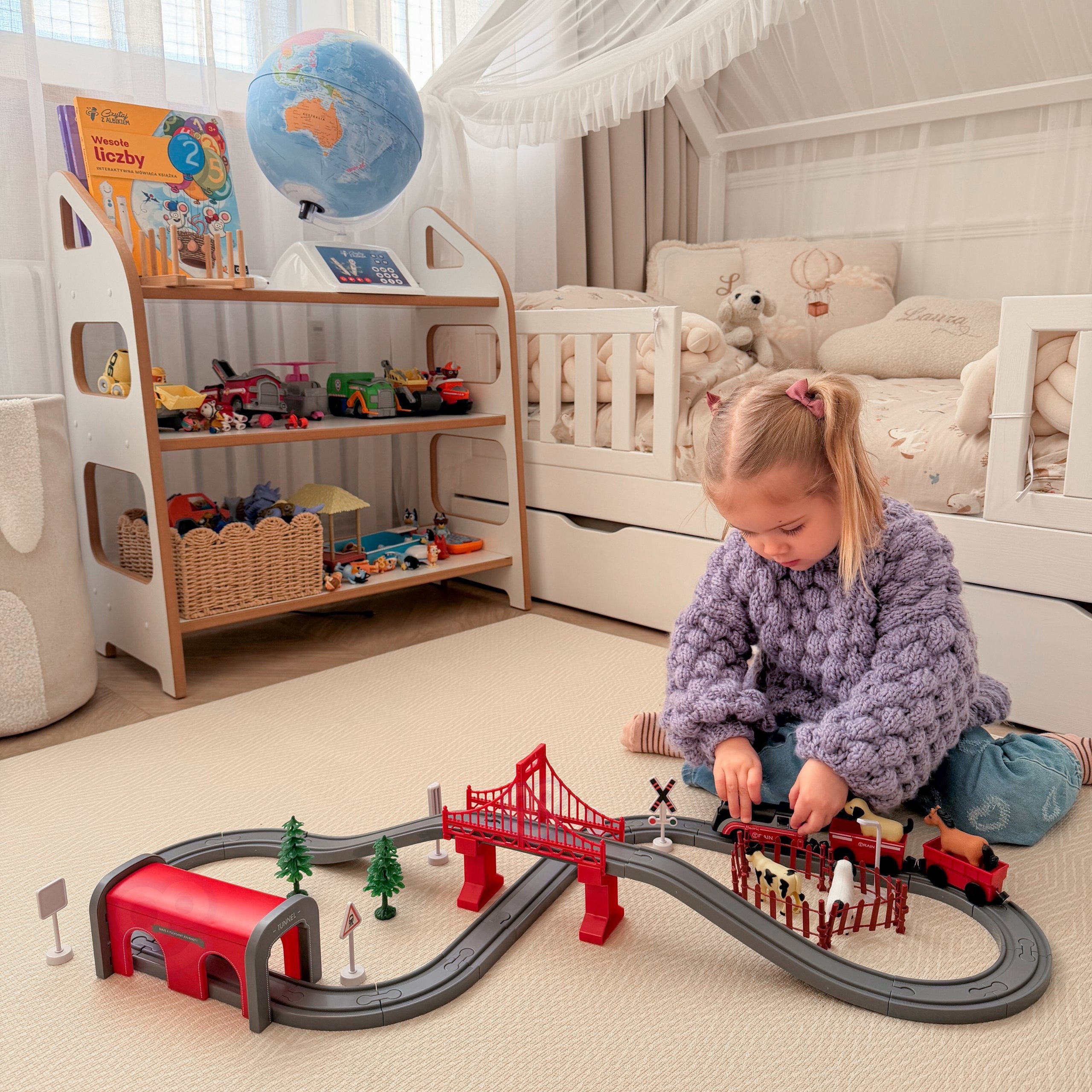 Woopie Electric Train Set Locomotive Track Farm Animals 70 Pcs.