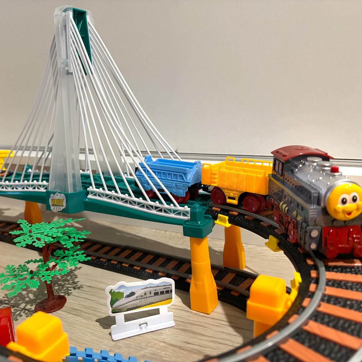 Woopie Trem Elétrico Pista de Corrida 2 em 1 Trem Viaduto Carro Xxl 192 Unidades.
