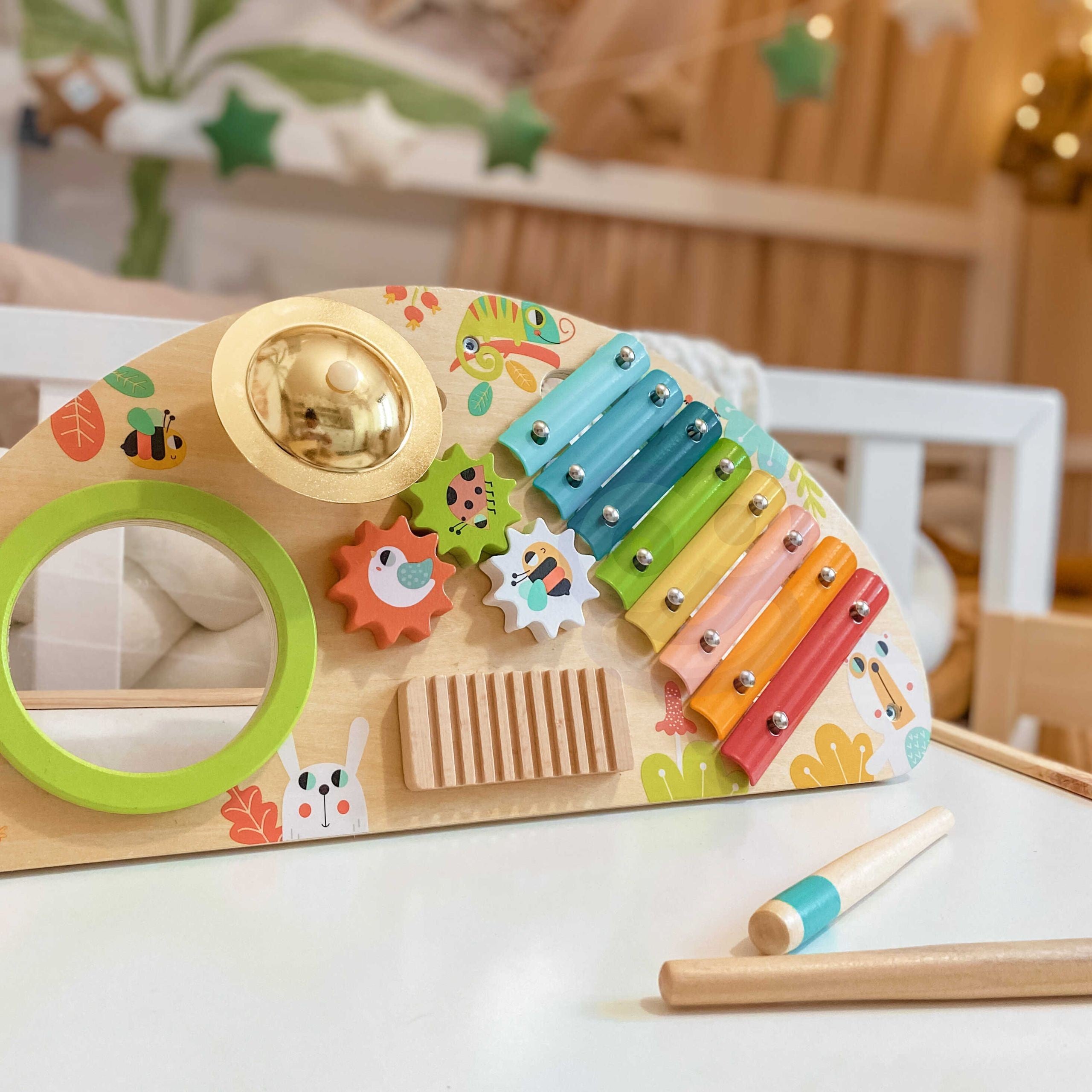 Tooky Toy Strumento multifunzionale Centro musicale Xilofono Ingranaggi Grattugia Tamburo Bacchette per piatti