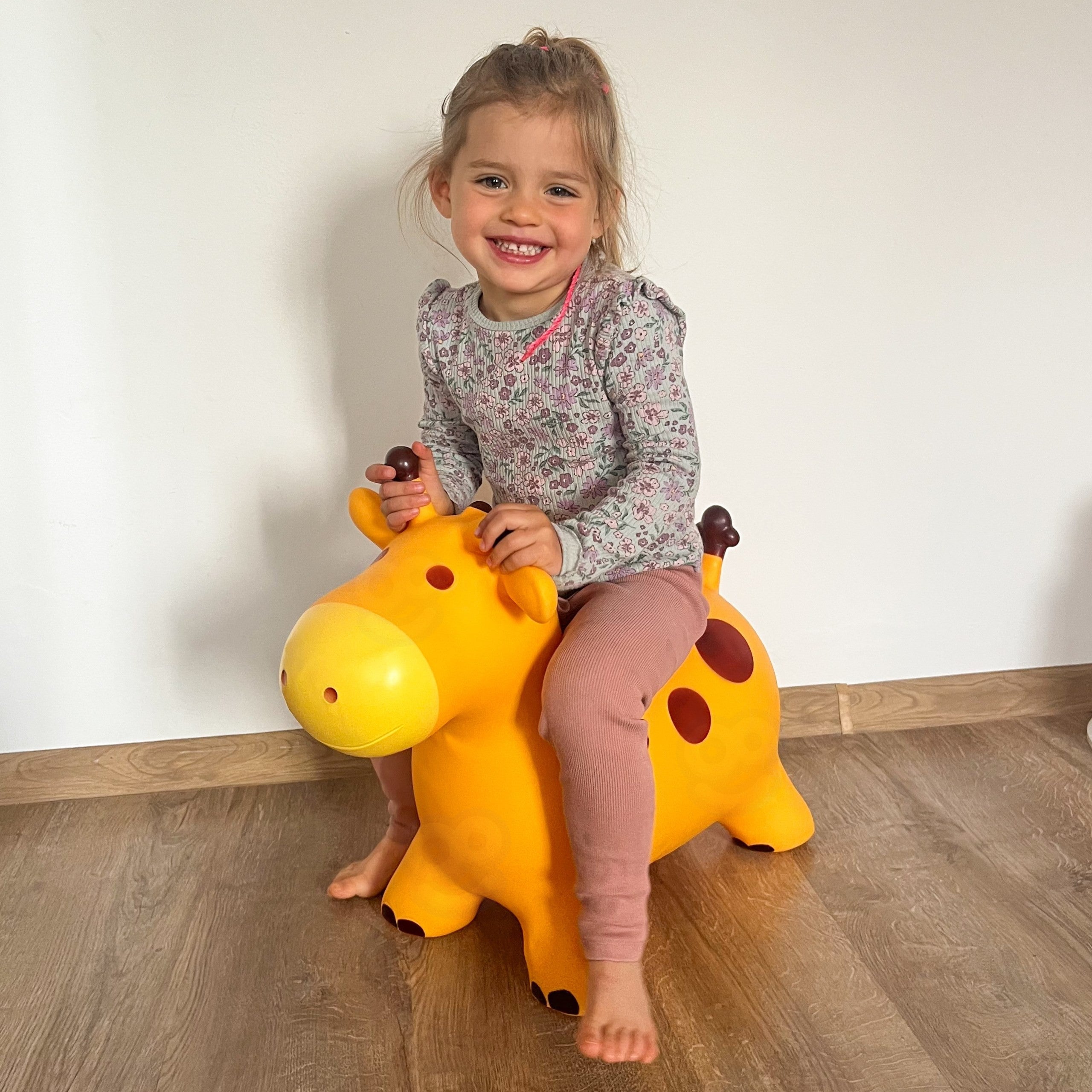 Woopie Yellow Giraffe Jumper + Pump