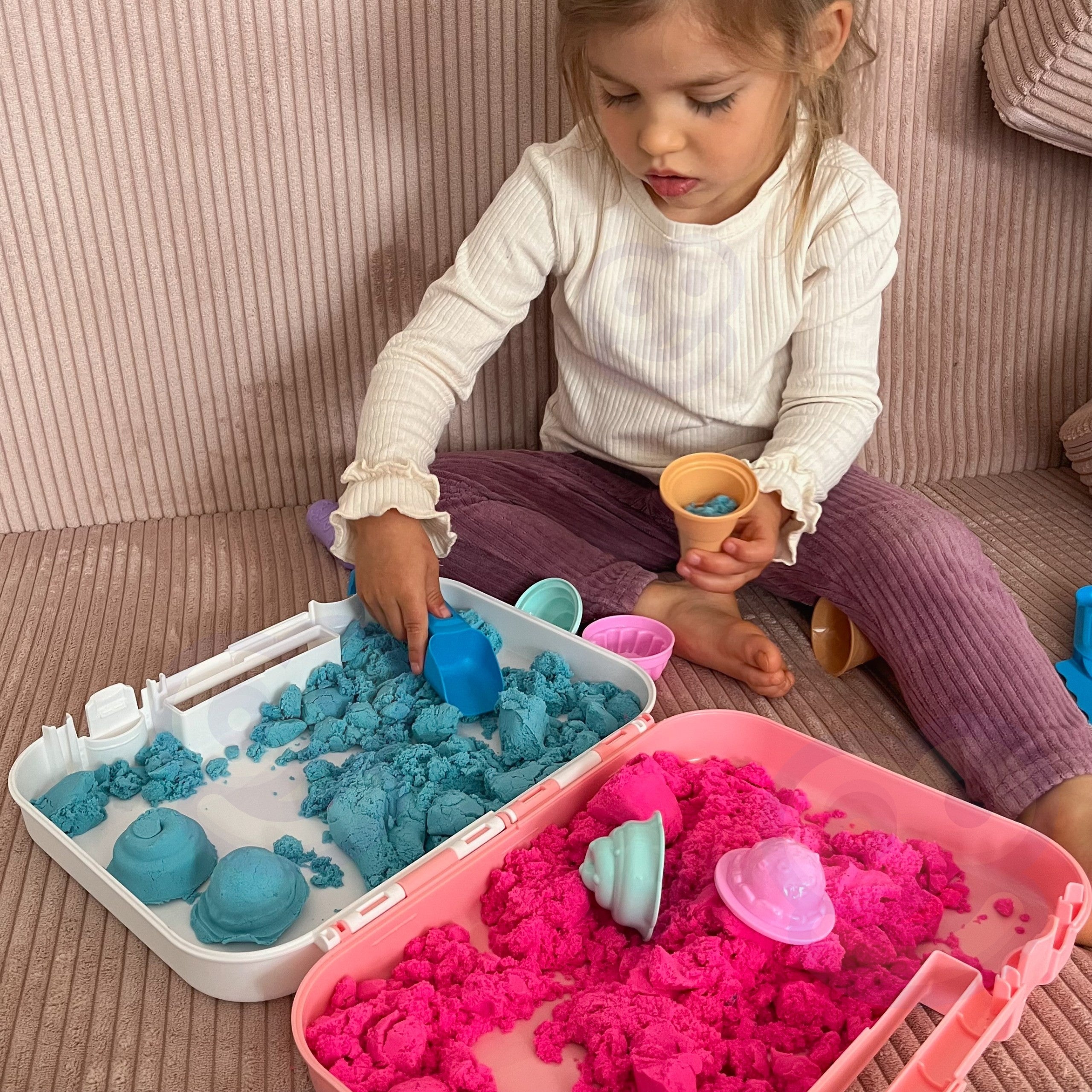 Woopie Kinetic Sand Set Is i en kuffert 1 kg + tilbehør