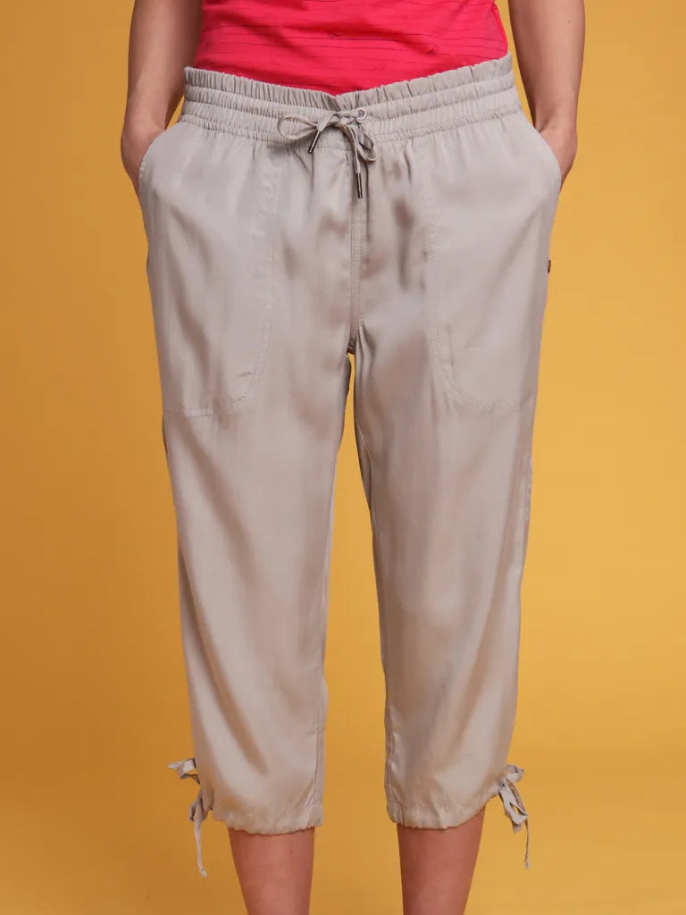 Lúb Capri Pants na mBan Nalis Brown