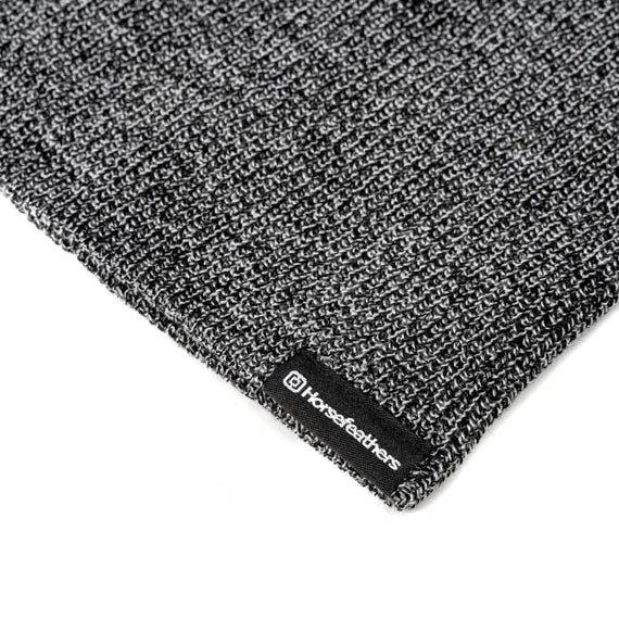 Beanie cu pene de cal Hillary (stracciatella)