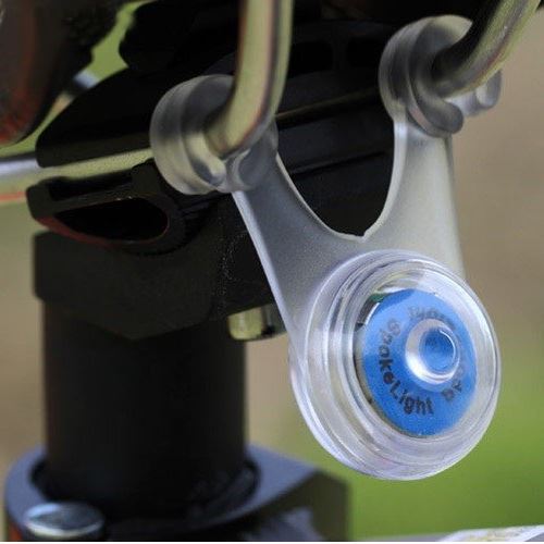 Lampka rowerowa LED pod siodełkiem Bestia do montażu bez użycia narzędzi