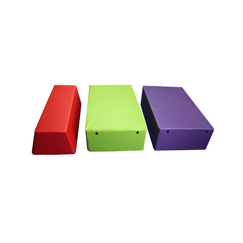 Plinton Piramidal Desmontable De Espuma - Tres Piezas- 100x60x90cm Multicolor